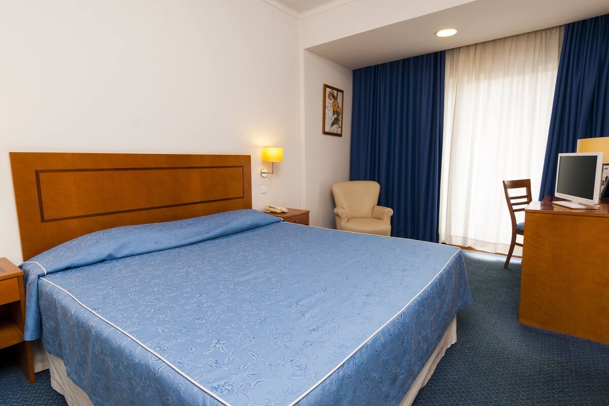 In-room safe, desk, rollaway beds, free WiFi