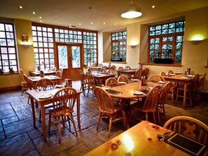 Komplett frokost hver dag (GBP 14 per person)