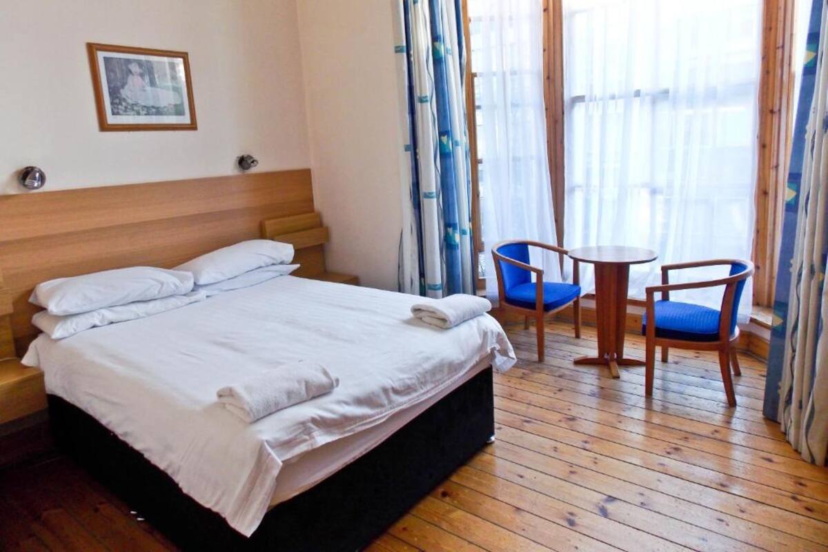 Superior King Room | In-room safe, soundproofing, WiFi (free), bed sheets