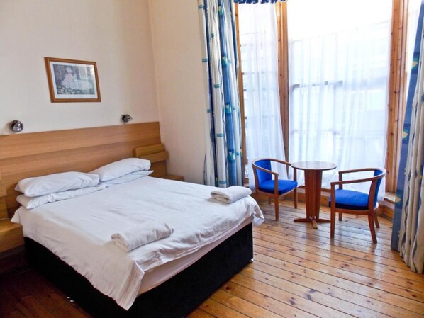 Superior King Room | Zimmersafe, schallisolierte Zimmer, kostenloses WLAN, Bettwäsche