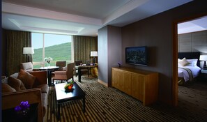 Suite (King Bed) | Minibar, bureau, rideaux occultants, Wi-Fi gratuit
