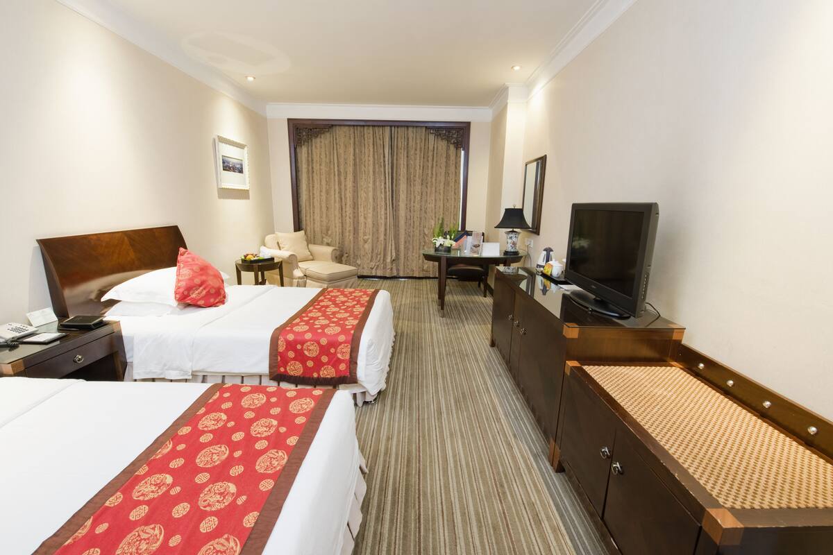 Quarto duplo empresarial | Escrivaninha, cortinas blackout, quartos à prova de som