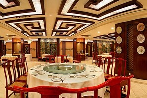 Lunch and dinner served - Redstar Culture Hotel (Hangzhou)