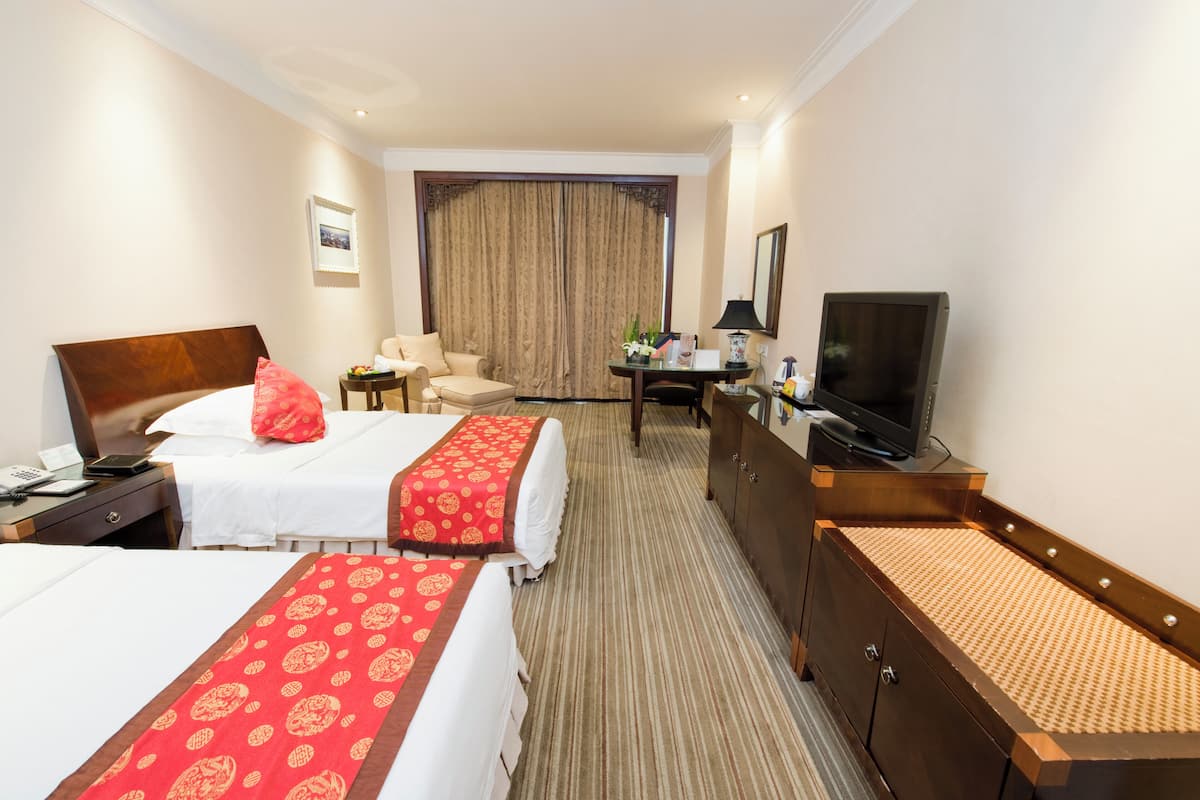 Business Twin Room | Desk, blackout curtains, soundproofing, free wired Internet