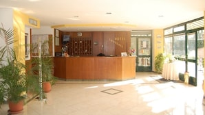 Interior - Laurence (Rome)