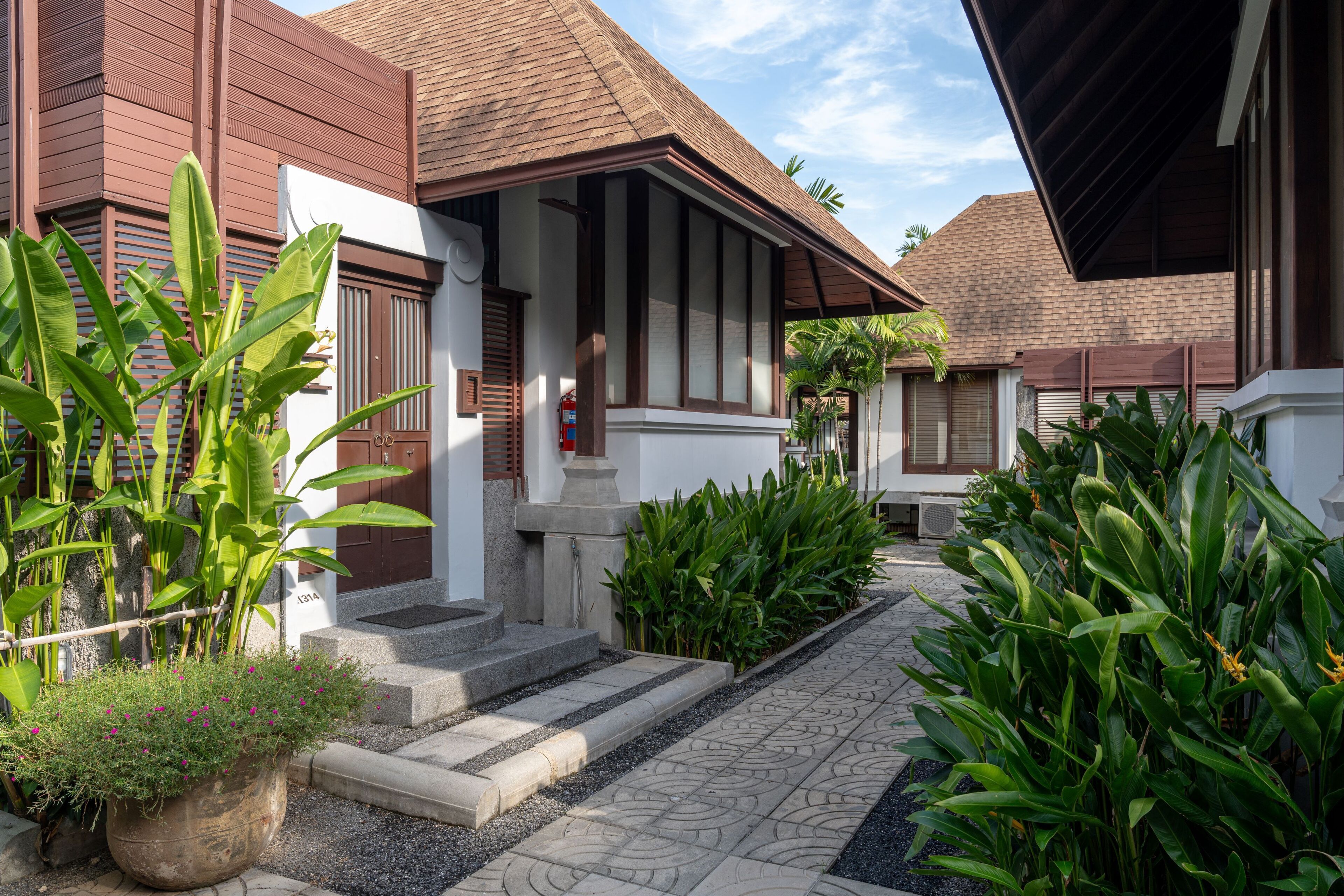 hydro pool villa | 1 bedroom, premium bedding, select comfort beds, in-room safe