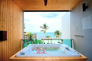 Three Bedroom Beachfront Pool Residence | Beach/ocean view