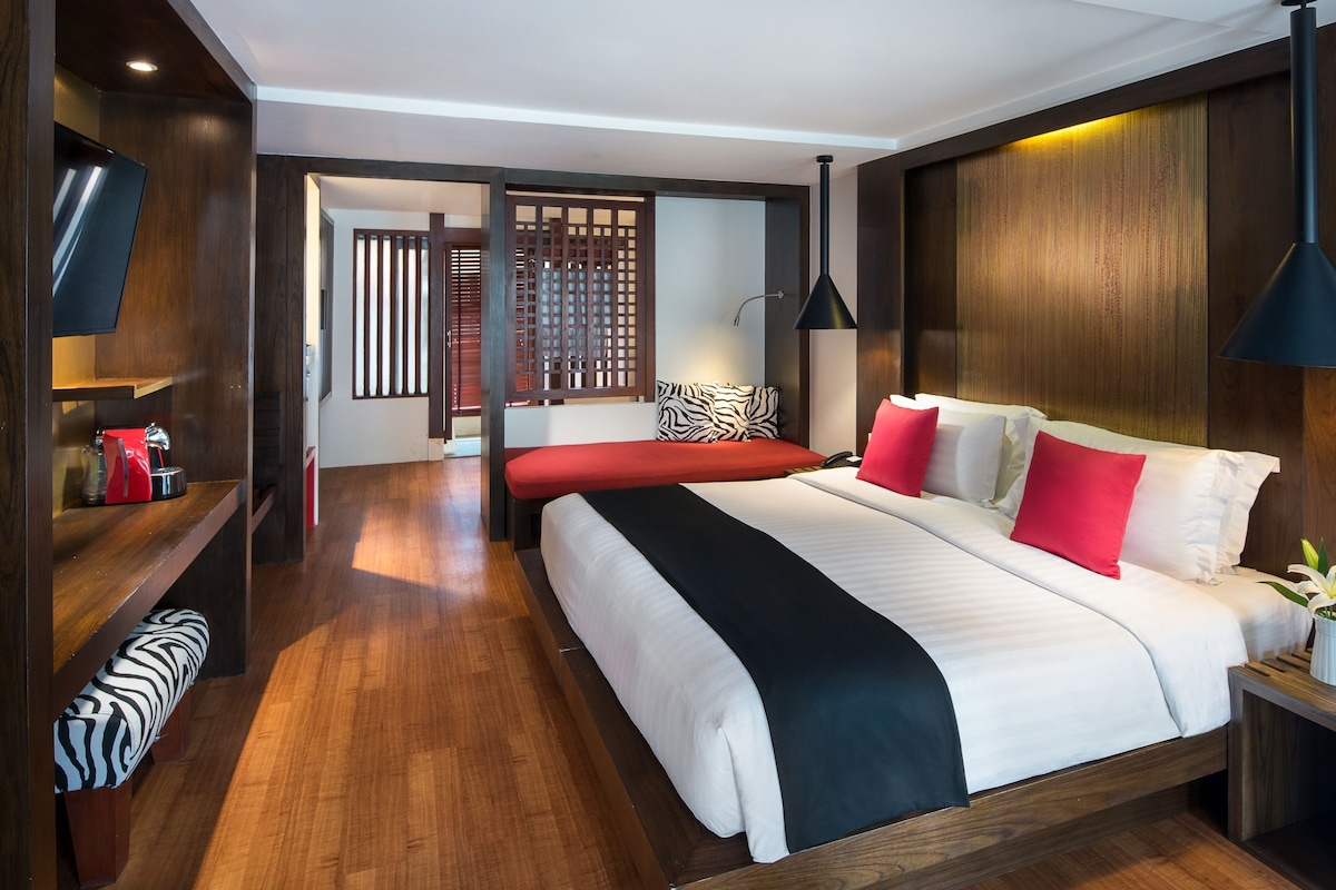 Premium bedding, Select Comfort beds, in-room safe, desk