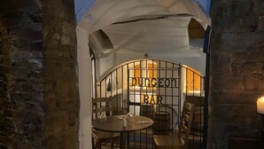 Bar (on property) - Kinnitty Castle Hotel (Kinnitty)