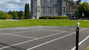 Tennis court - Kinnitty Castle Hotel (Kinnitty)
