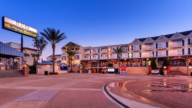 A waterfront hotel with multiple balconies, a boardwalk, and a sign for 'The Flying Dutchman Restaurant & Oyster Bar'. - Kemah Boardwalk Inn (Kemah)