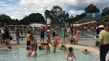 2 outdoor pools