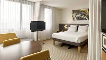 Standaard tweepersoonskamer, 1 tweepersoonsbed, niet-roken | 1 slaapkamer, een minibar, een kluis op de kamer, een bureau