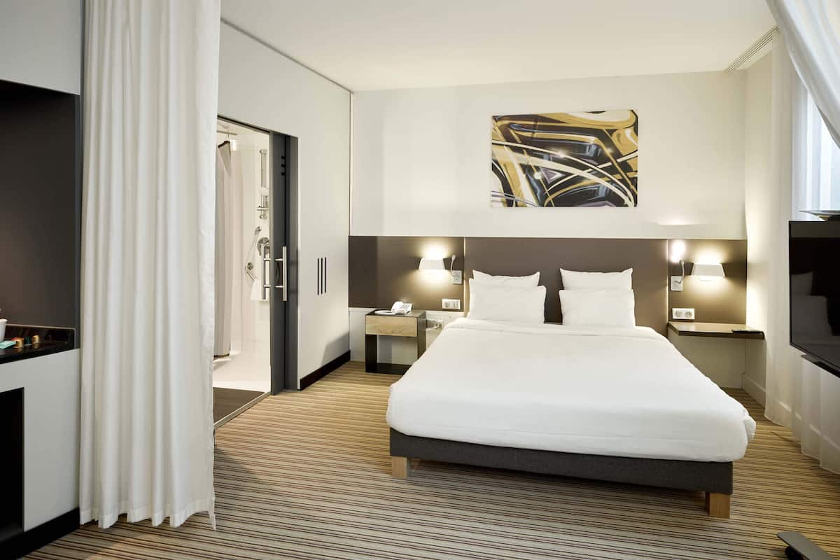 quadruple room, multiple beds, accessible, non smoking | minibar, in-room safe, desk, blackout curtains