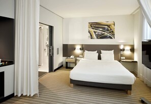 Quadruple Room, Multiple Beds, Accessible, Non Smoking | 1 bedroom, minibar, in-room safe, desk