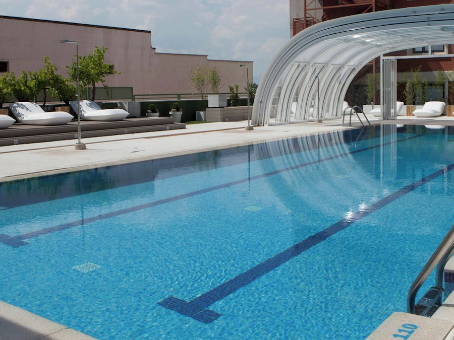 Innenpool, Außenpool, geöffnet von 11:00 Uhr bis 21:00 Uhr, Liegestühle
