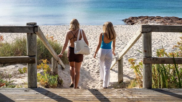 A wooden boardwalk leading to a beach with clear skies. - Bayview Geographe Resort by Accor (Broadwater)