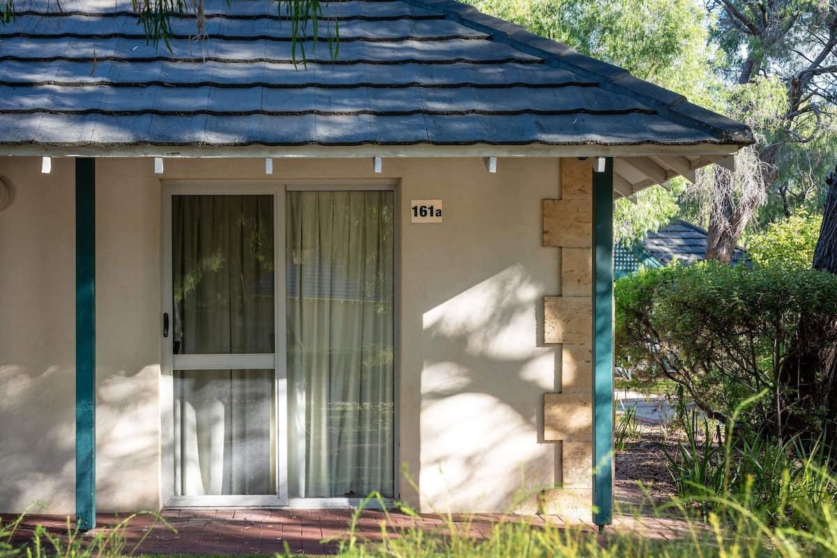 Superior Room, 1 King Bed | 2 bedrooms, individually furnished, desk, laptop workspace