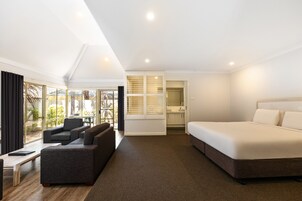 Villa ejecutiva, 1 cama de matrimonio grande | Mobiliario individual, escritorio, espacio para trabajar con un portátil