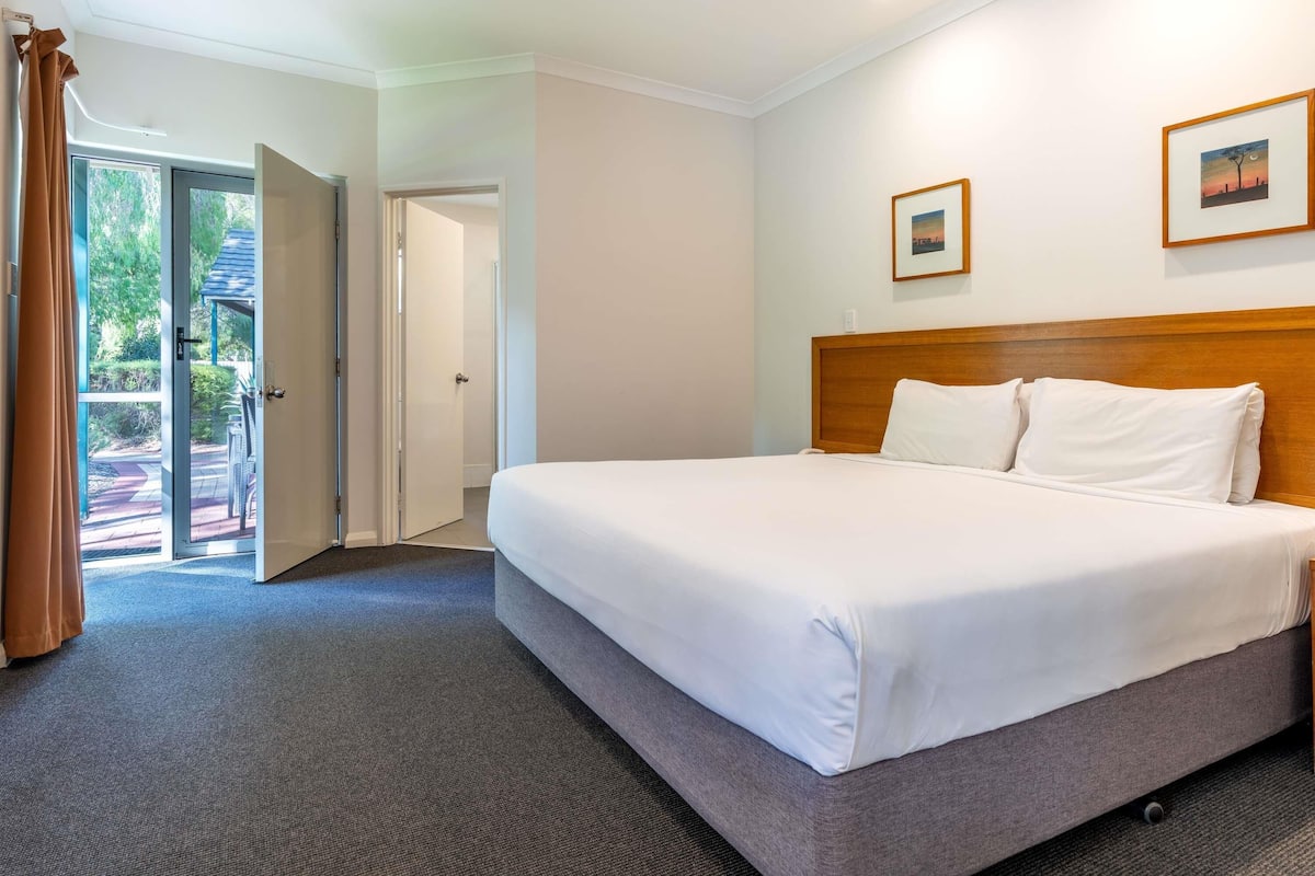 Superior Villa, 3 Bedrooms | Individually furnished, desk, laptop workspace, iron/ironing board