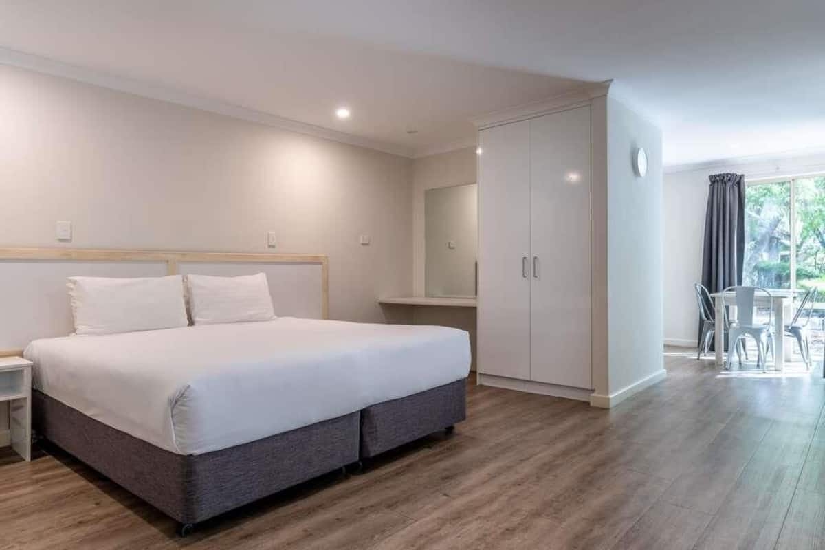 Villa ejecutiva, 1 cama King size | Escritorio y espacio para trabajar con laptop
