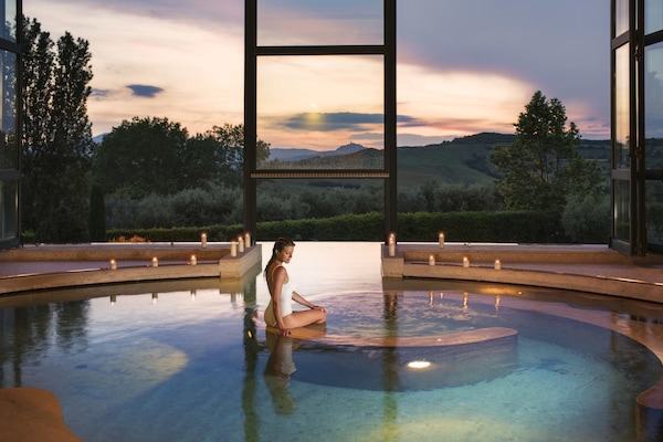 Couples treatment rooms, sauna, hot tub, hot springs, Turkish bath