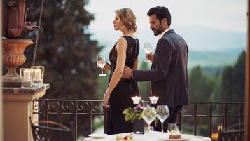 2 restauranter: frokost, lunsj og middag serveres