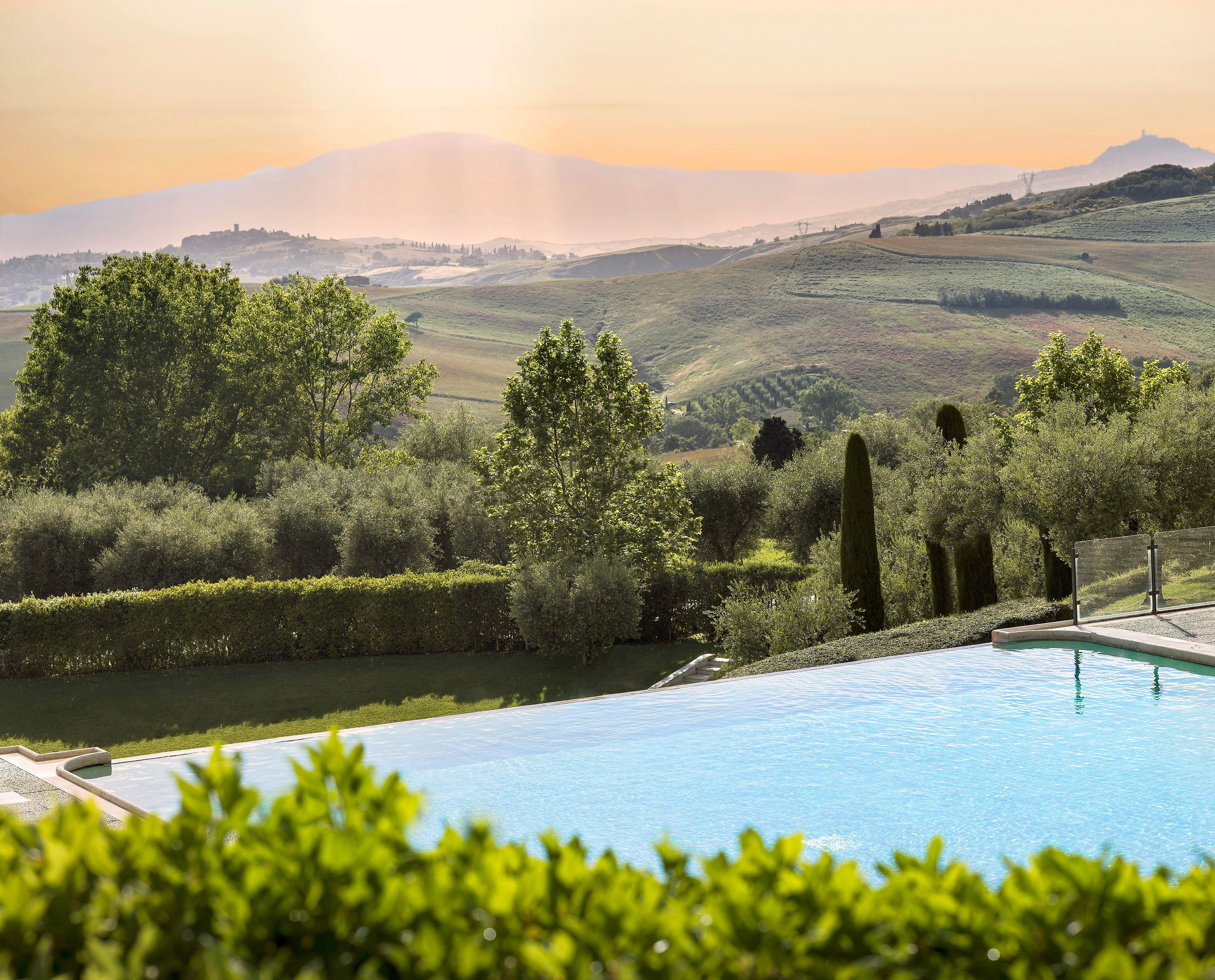 5 indoor pools, 2 outdoor pools, sun loungers