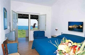 Standard Double Room | In-room safe, cots/infant beds