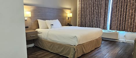 Standard Room, 1 King Bed, Non Smoking, Refrigerator