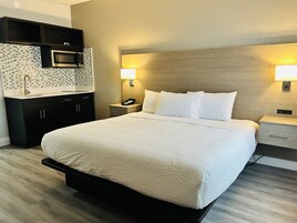 Standard Room, 1 King Bed, Non Smoking, Refrigerator