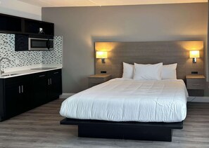 Desk, soundproofing, free WiFi, bed sheets