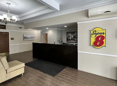 Super 8 by Wyndham Kirkland Lake