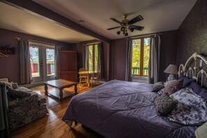 Chambre Deluxe, 1 très grand lit et 1 canapé-lit, cuisine, vue sur le lac | Décor unique, ameublement unique, rideaux d’obscurcissement