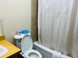 Bathroom - Sunset Inn (Niagara Falls)