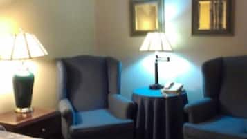 Standard Room, 1 Queen Bed, Jetted Tub | Desk, free WiFi, bed sheets