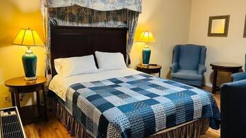 Suíte básica, 1 cama Queen, banheiro privativo | Escrivaninha, Wi-Fi de cortesia, roupa de cama