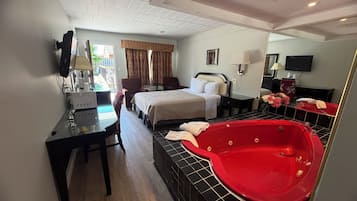 Quarto standard, 1 cama Queen, banheira de hidromassagem | Escrivaninha, Wi-Fi de cortesia, roupa de cama