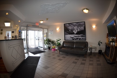 Super 8 by Wyndham Taber AB