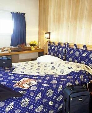 Standard Room | Desk, iron/ironing board - Hotel Stars Bordeaux Sud (Villenave-d'Ornon)