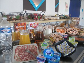 Daily buffet breakfast (EUR 6.50 per person)