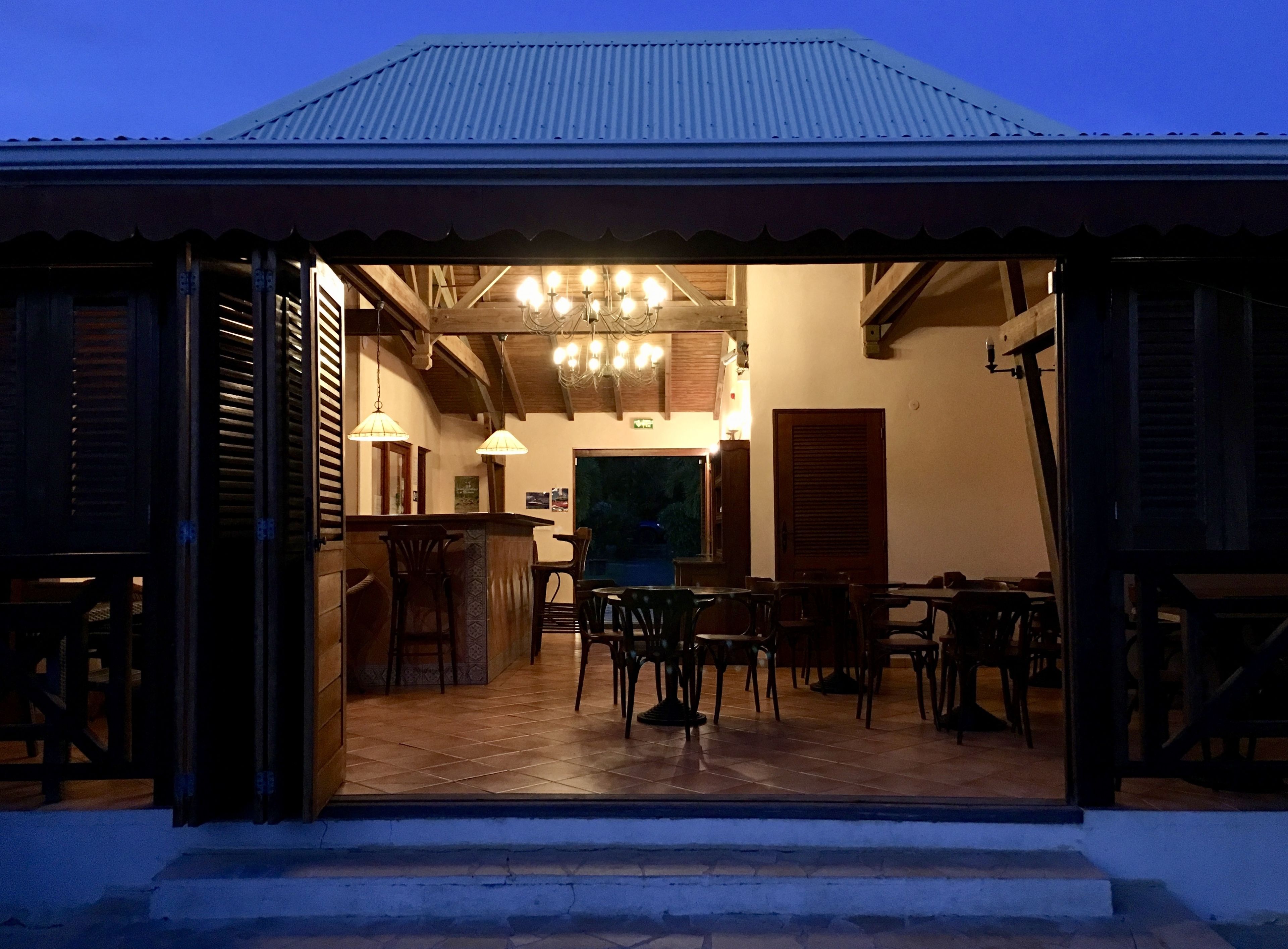 Lobby-lounge