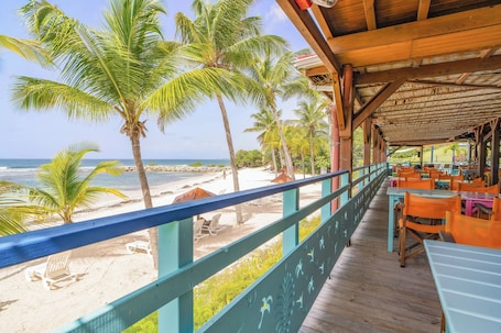 3 restaurants, breakfast served