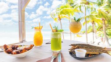 3 restaurantes; se sirve desayuno, almuerzo y cena