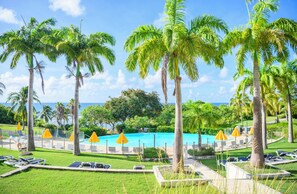 2 kolam renang terbuka, payung kolam, kerusi lepak pantai 