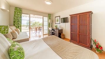 Studio 3 people - Sea view - Terrace - Renovated | 1 bedroom, blackout drapes, iron/ironing board, free WiFi