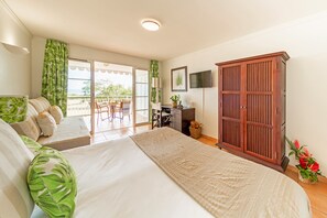 Studio 3 people - Sea view - Terrace - Renovated | Blackout drapes, iron/ironing board, free WiFi, bed sheets