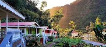 Chez Ophelia Cottage Apartments