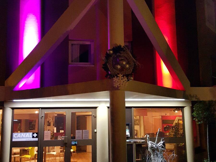 Fassade der Unterkunft – Abend/Nacht