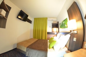 Premium bedding, desk, soundproofing, free WiFi